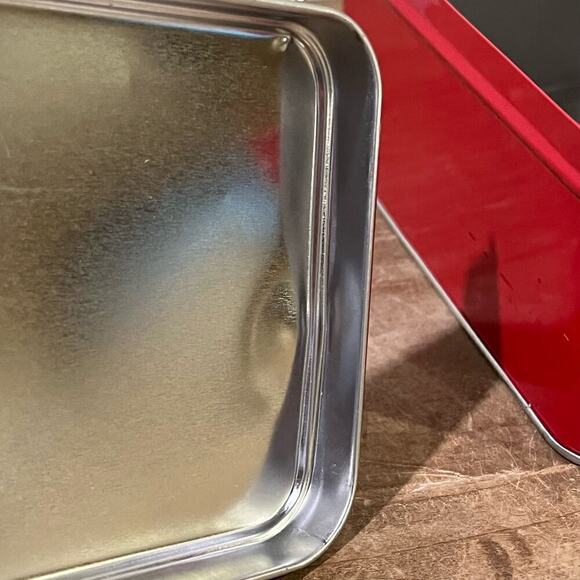 The Three Little Pigs Tin Box Gummy Worms Container Fairfield Confectionery RARE - Picture 8 of 9